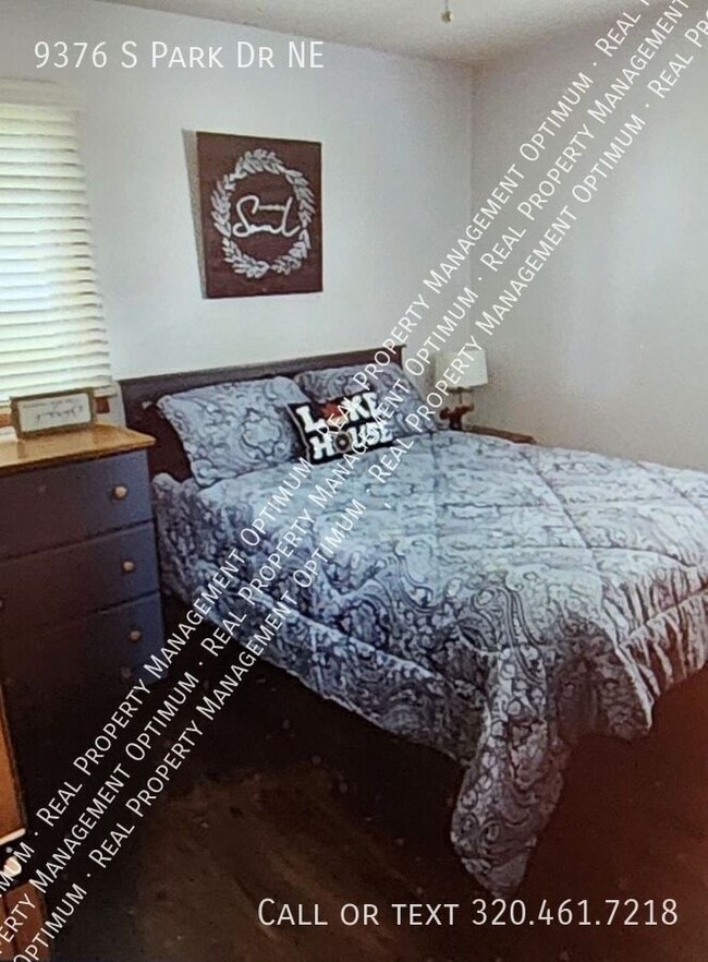 Building Photo - 9376 S Park Dr NE