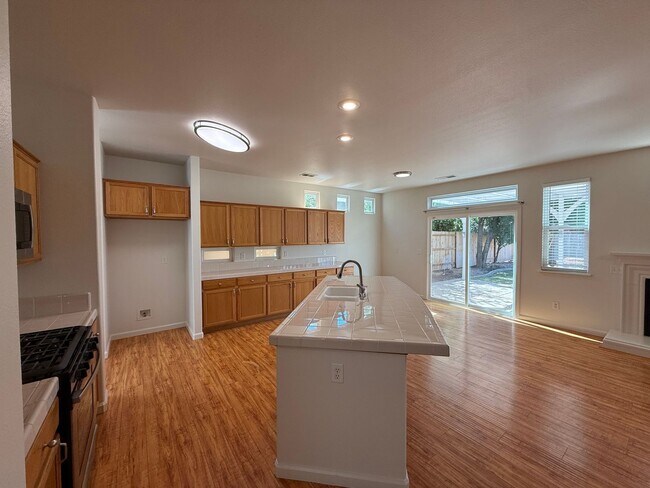 Building Photo - 4-bedroom two story in Sylvan School District!