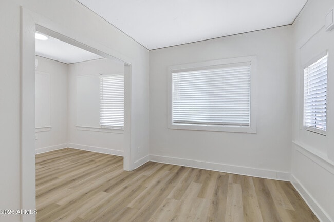 Building Photo - 1108 E Portland St