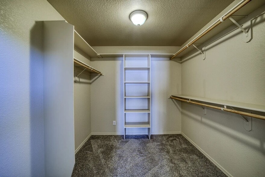 Building Photo - 1009 Heritage Dr