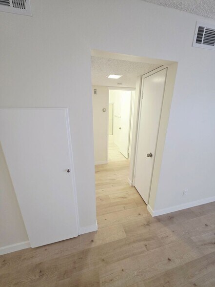 Building Photo - 1105 Melrose Ave