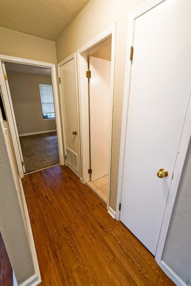 Building Photo - 2230 Mandrell Ct