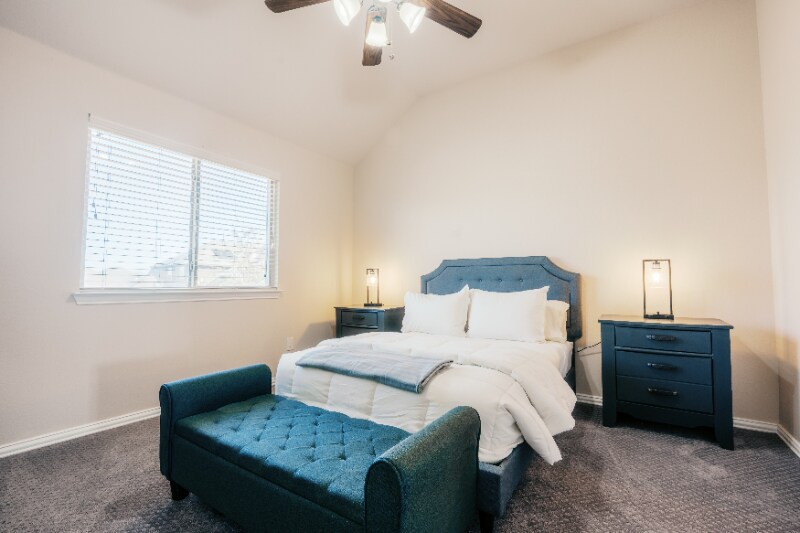 Building Photo - 728 Chatsworth Dr