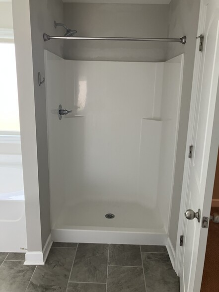 Master Shower - 538 Preserve Cir