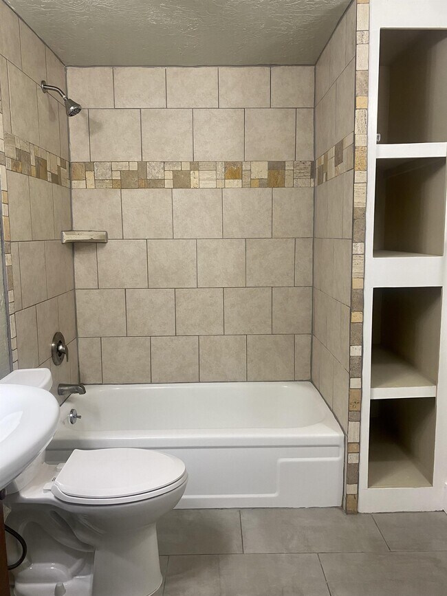 Building Photo - 1541 Marilyn Cir