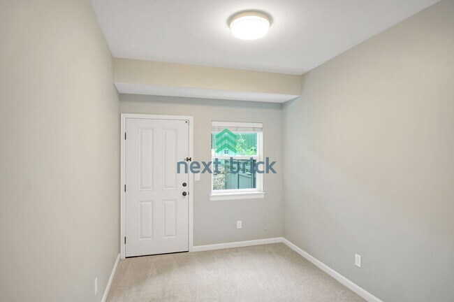 Building Photo - 4 Bed and 2.5 Bath Beautiful Condo is Avai...