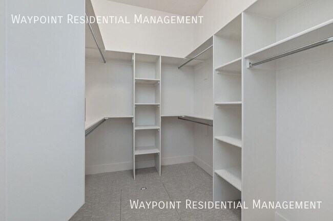 Building Photo - 2457 N Ashgrove Ln