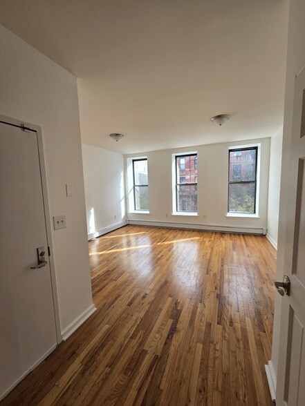 Building Photo - 267 W 121st St