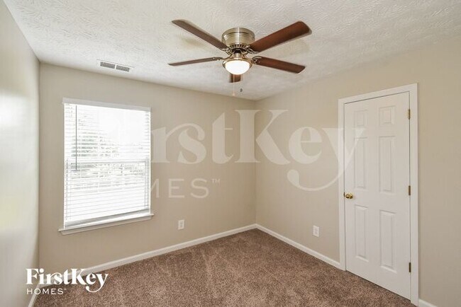 Building Photo - 3615 Longfield Dr