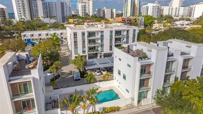 Building Photo - 635 S Orange Ave