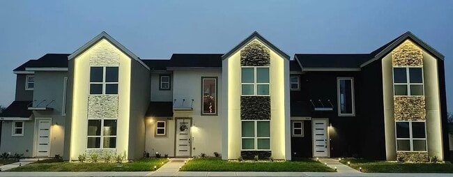 Building Photo - 708 W Seminole Ave