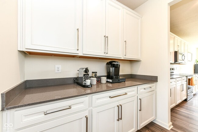 Building Photo - 7101 Oak Trce Ln