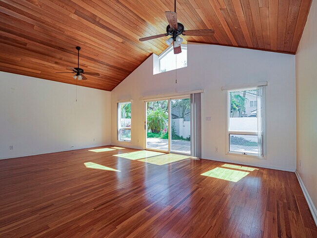 Building Photo - 131 Peppertree Dr