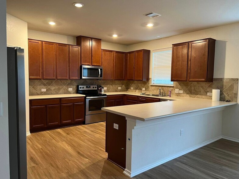 Building Photo - 7609 Ballydawn Dr