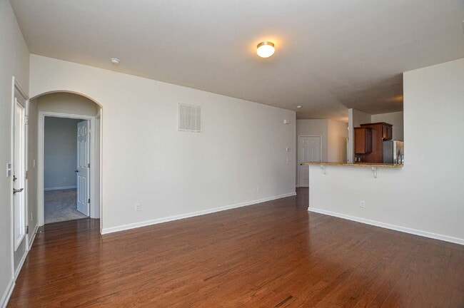 Building Photo - Modern Comfort, Flexible Living, Tailored ...