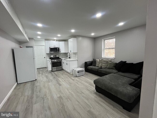 Building Photo - 6413 Buist Ave