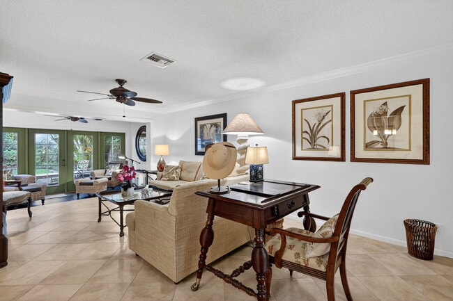 Building Photo - 318 SE 7th Ave