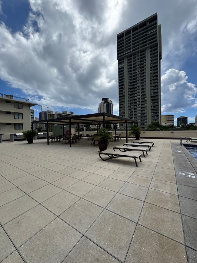 Building Photo - 1 Bed 1 Bath renovated with parking at Alo...