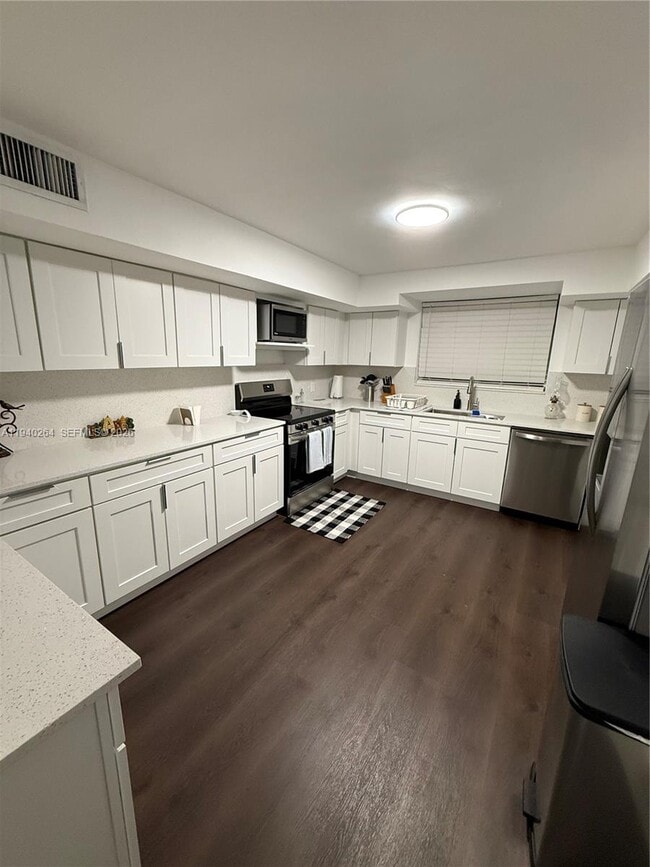 Building Photo - 2036 NE 21st Ave