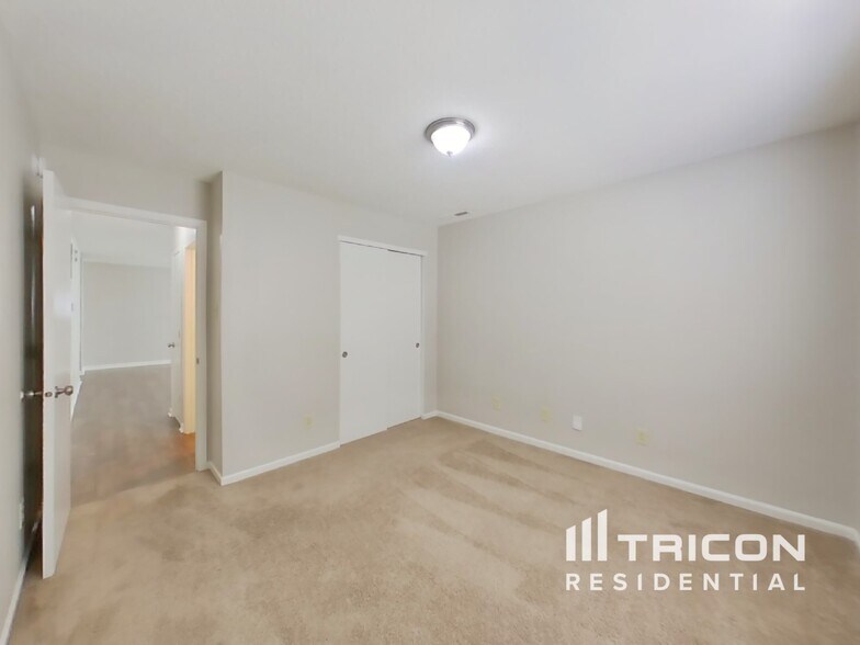 Building Photo - 6409 Alonzo Dr