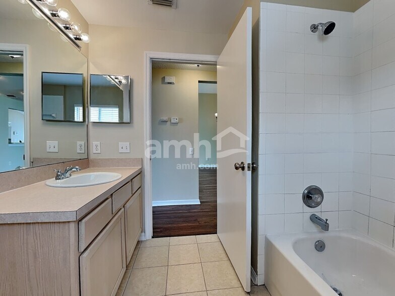 Building Photo - 10625 Cami Ct