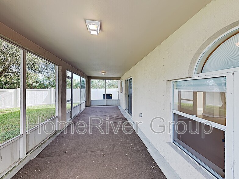 Building Photo - 2215 Canopy Dr