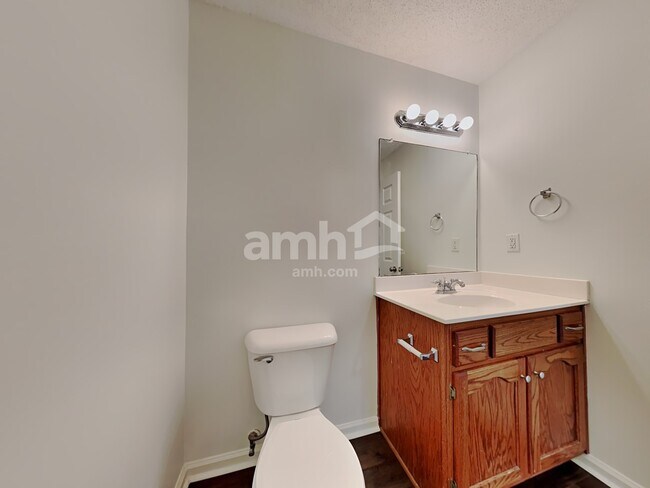 Building Photo - 2491 Hunters Pointe Dr