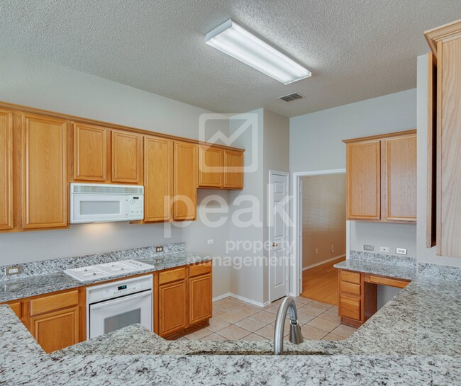 Building Photo - $2600! Beautiful 3 Bed, 2 Bath home in desirable PLANO! Tour Now!