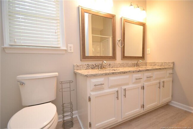 Building Photo - 712 Penncross Dr