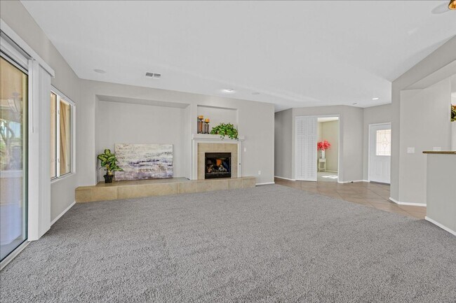 Building Photo - Golf Course Views in Sun City Anthem!  Age...