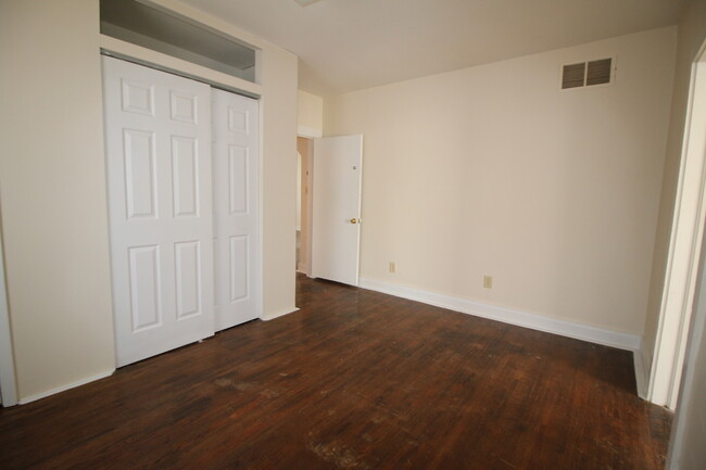 Building Photo - 316 Maple St