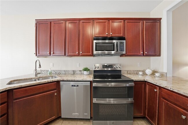 Building Photo - 819 Strasburg Dr