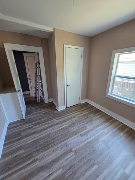 Building Photo - 545 Salley St