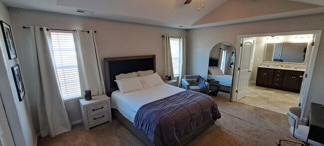 Building Photo - Magnificent Two Story Five Bedroom Home in Northeast Columbia -  Short Commute to Fort Jackson or...