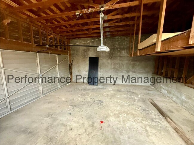 Building Photo - 239 W China Grade Loop