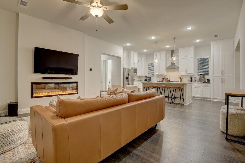 Building Photo - 1913 Cathedral Dr