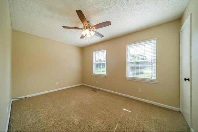 Building Photo - 75 Tinkerview Dr