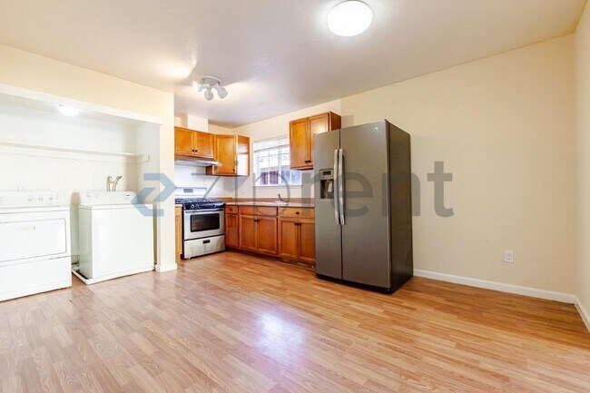 Building Photo - 3520 Y St