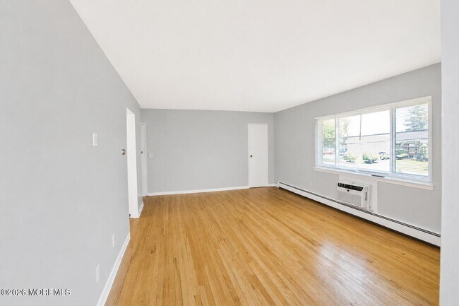 Building Photo - 165B Wyckoff Rd