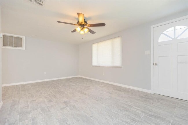 Building Photo - 12814 Kings Manor Ave