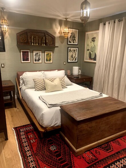 Building Photo - 1126 N Hoover St