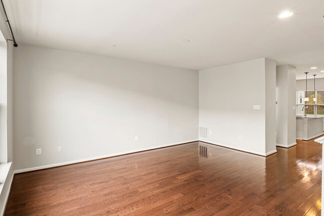 Building Photo - 214 Tanner Ln