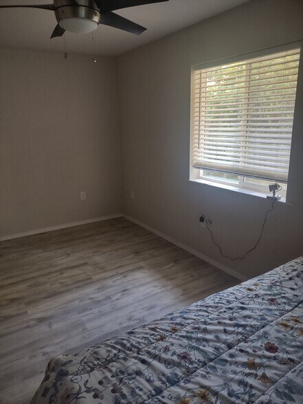 BIG ROOM $850 - 1450 Elk Valley Rd