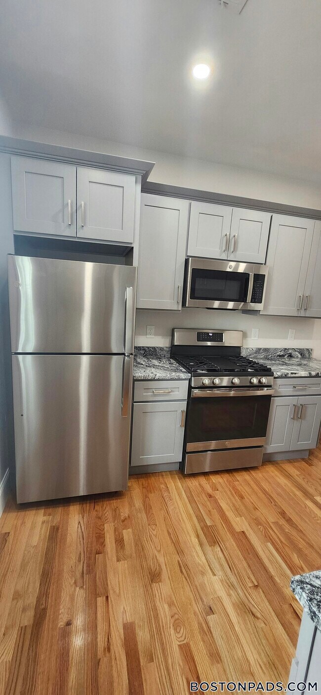 Building Photo - 17 Verrill St