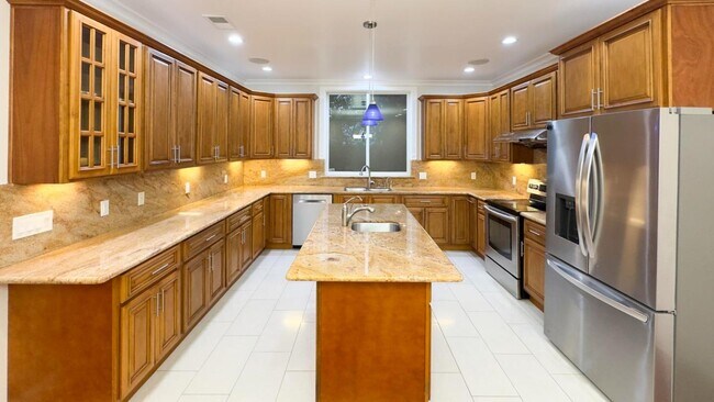 Building Photo - 827 Richardson Ct