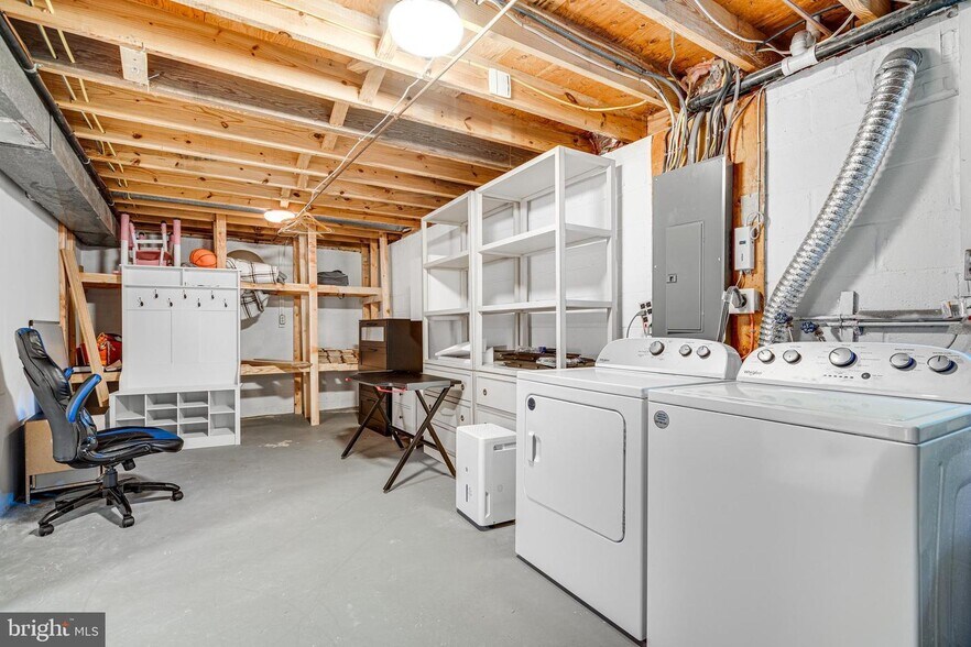 Building Photo - 5223 Tooley Ct