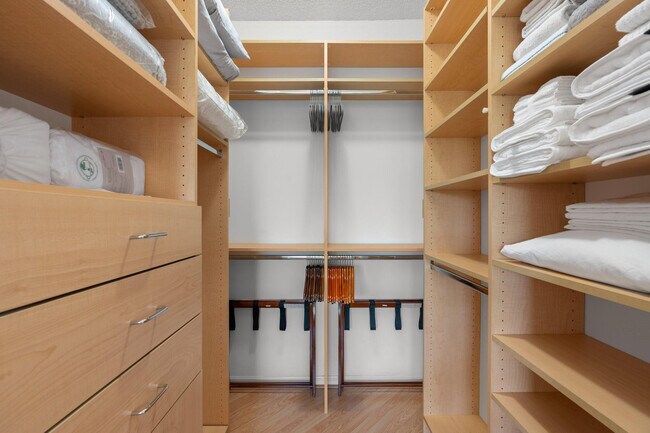 Building Photo - 2417 Tuscany Way