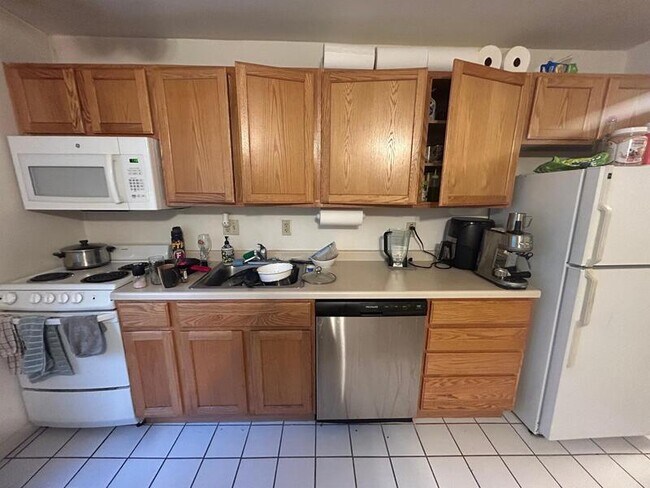 Building Photo - 134 E Johnson St