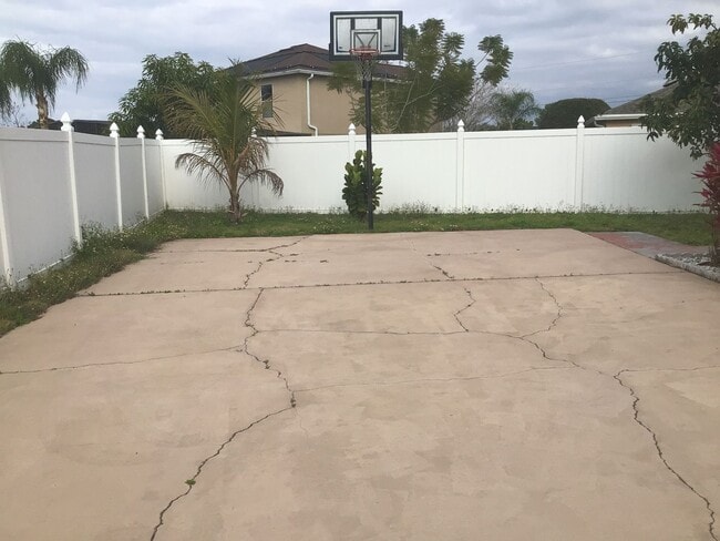 Building Photo - 410 Bloomfield Dr