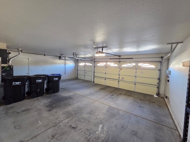 Building Photo - Single-Story 3 Bed / 2.5 Bath Home w/ Private Pool, Spa